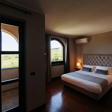 La Torricella Vacanze Con Piscina Monforte dʼAlba