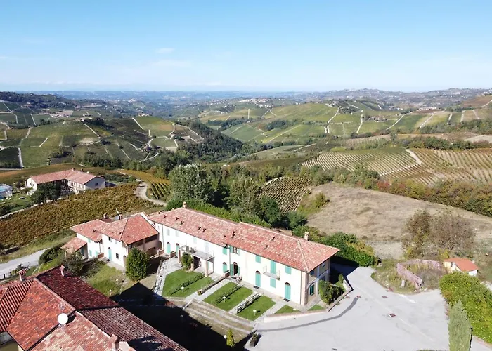 La Torricella Vacanze Con Piscina Monforte dʼAlba