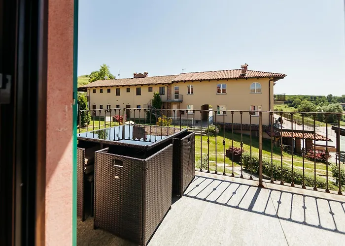 La Torricella Vacanze Con Piscina Monforte dʼAlba