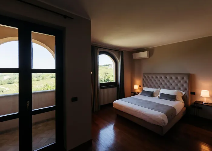 La Torricella Vacanze Con Piscina Monforte dʼAlba